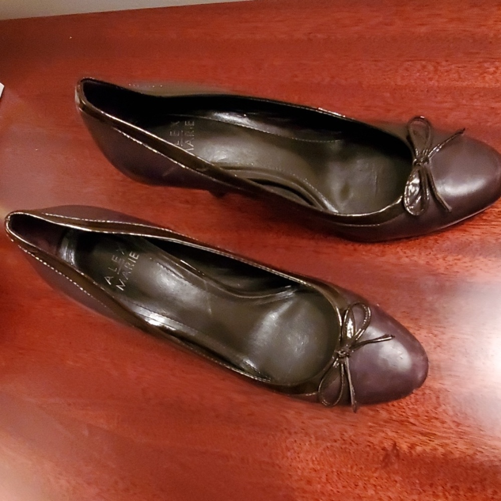 Shoes - Picture 2 of 4
